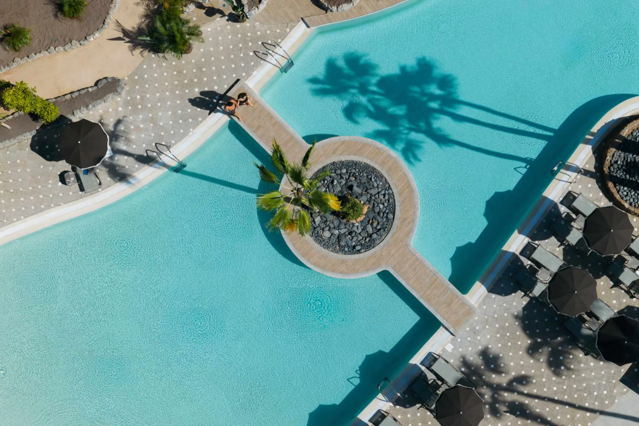 Piscina The Club en hotel Bahia Principe Escape Tenerife