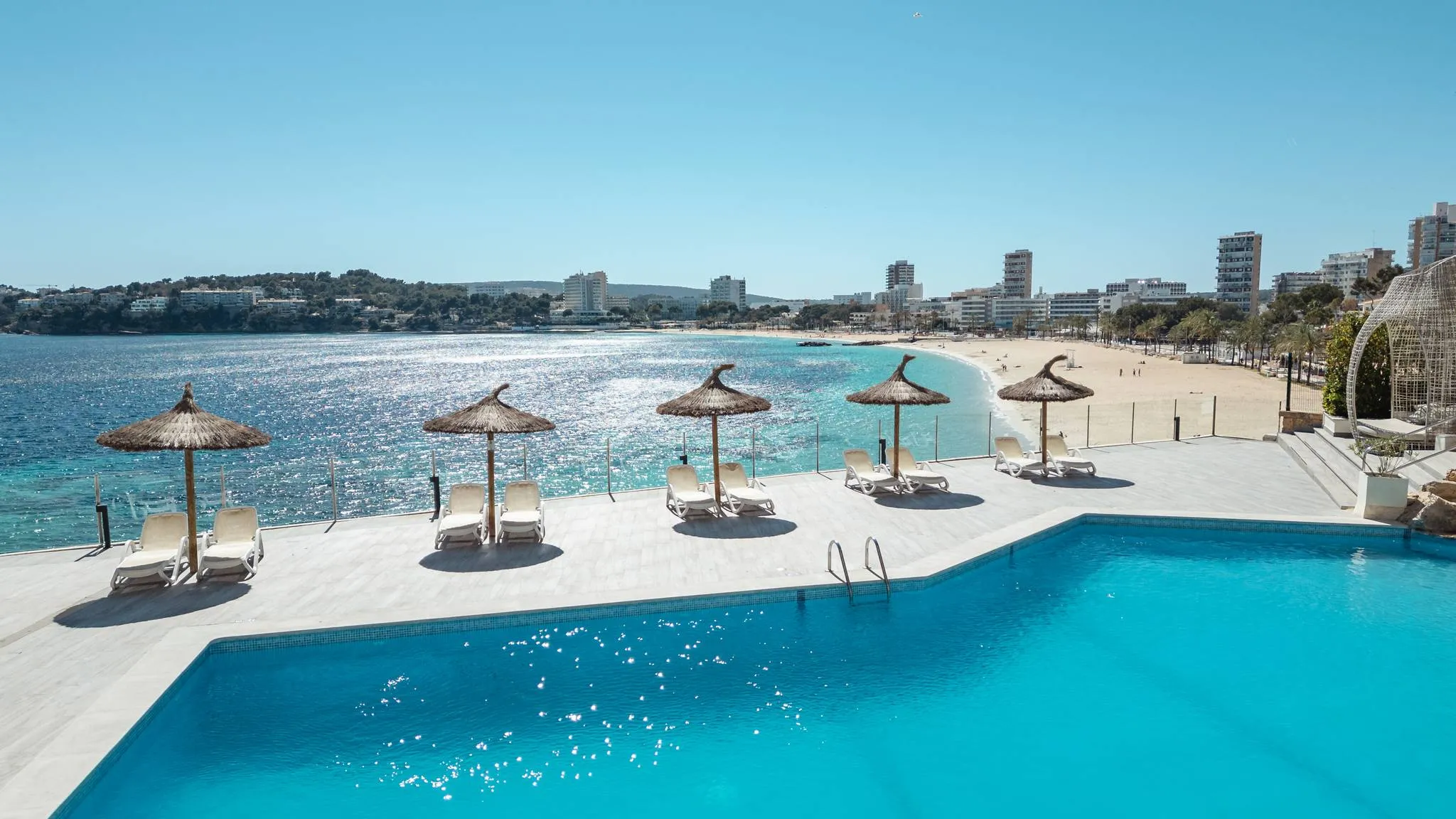 Spiaggia di fronte all'hotel Bahia Principe Escape Coral